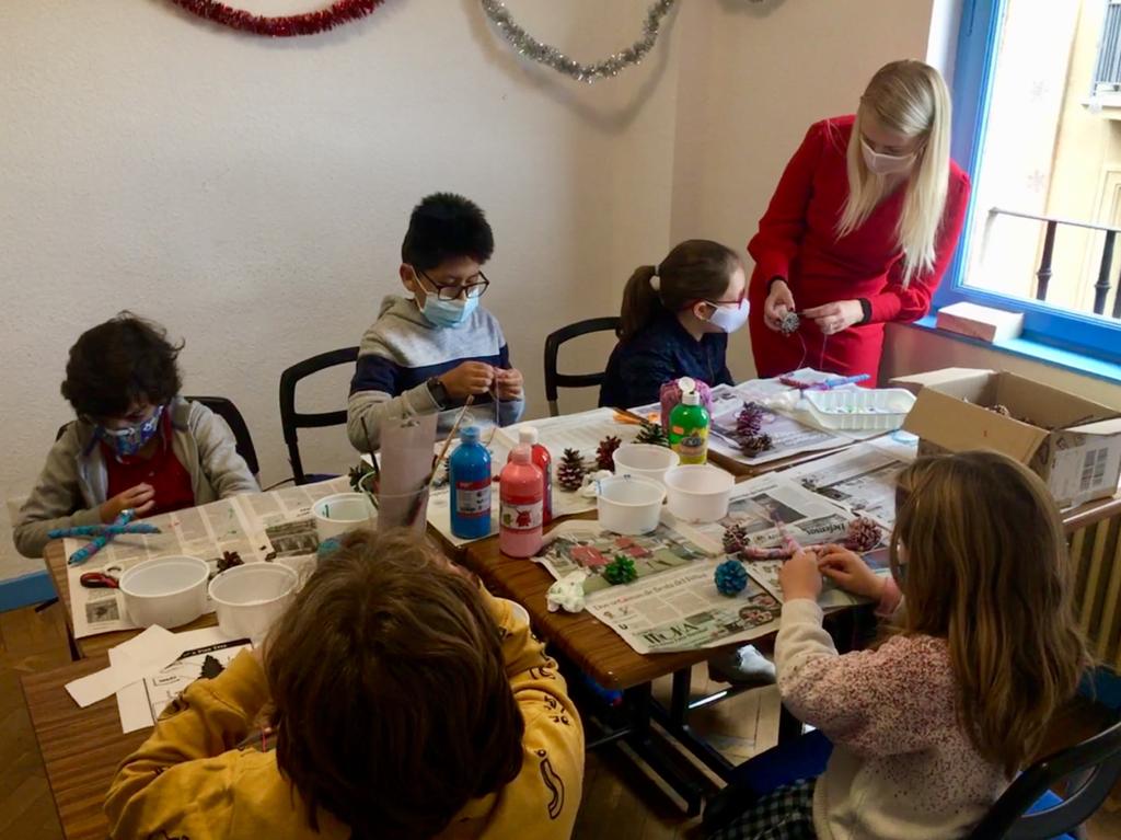 taller navideño en Komalingua